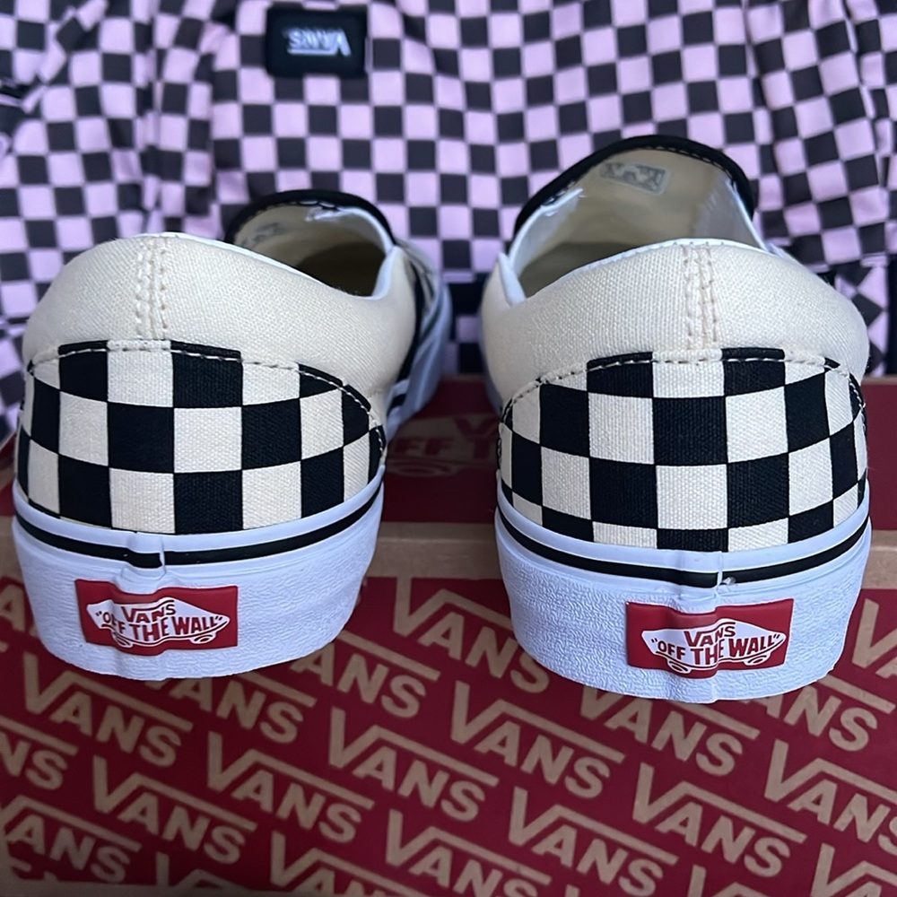 Vans WMNS Classic Slip-On
Biks.Whichckerboard/Wht
VN000EYEBWW
Sneakers - Picture 14 of 16